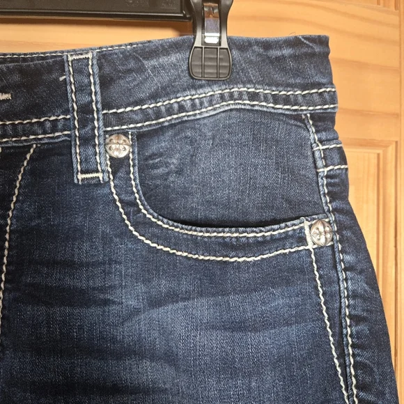 Miss Me Mid-Rise Curvy Crop Bermuda Shorts 32 Dark Wash Embellished Pockets - Picture 3 of 9